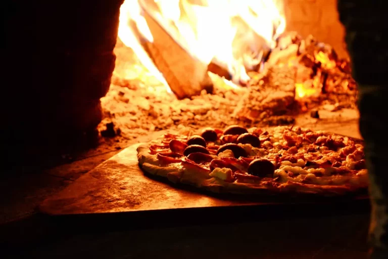 Gazowy piec do pizzy – czy dorówna tradycyjnemu opalanemu drewnem?